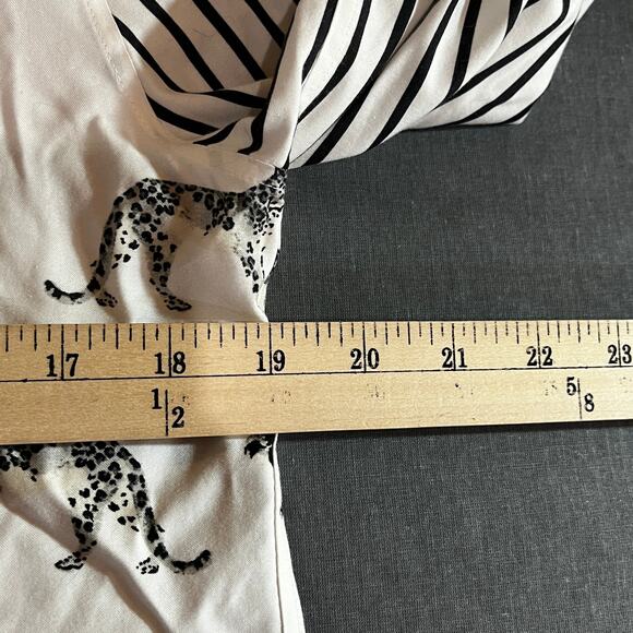 Chico's Shirt Womens Size 0 US 4‎ White Cheetah Print Striped No-Iron Tunic - Picture 9 of 9